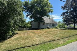 Pre-foreclosure in  NEW TURNPIKE RD Troy, NY 12182