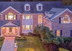 Pre-foreclosure in  PEN MOR DR East Norwich, NY 11732