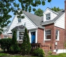 Pre-foreclosure in  MADISON ST Franklin Square, NY 11010