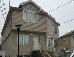 Pre-foreclosure in  BENTLEY LN Staten Island, NY 10307