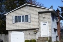 Pre-foreclosure in  OUTLOOK AVE West Babylon, NY 11704