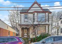 Pre-foreclosure in  WRIGHT ST Staten Island, NY 10304