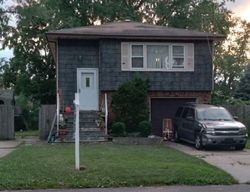 Pre-foreclosure Listing in EASTWOOD AVE DEER PARK, NY 11729