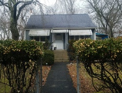 Pre-foreclosure Listing in WEST LN MEDFORD, NY 11763