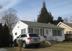 Pre-foreclosure in  ROWLAND AVE Blue Point, NY 11715