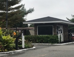 Pre-foreclosure Listing in VILLAGE CIR W MANORVILLE, NY 11949