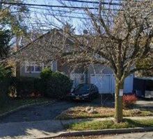 Pre-foreclosure in  BABYLON TPKE Freeport, NY 11520