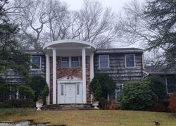 Pre-foreclosure in  CARDINAL DR Roslyn, NY 11576