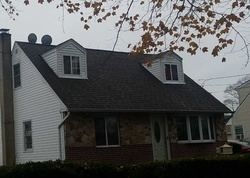 Pre-foreclosure in  HOWELLS RD Bay Shore, NY 11706