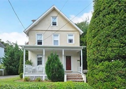 Pre-foreclosure Listing in KELLOGG ST OYSTER BAY, NY 11771