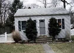 Pre-foreclosure Listing in GOELLER AVE HUNTINGTON STATION, NY 11746