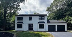 Pre-foreclosure in  KENT PL Smithtown, NY 11787