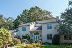 Pre-foreclosure in  CEDAR AVE Islip, NY 11751