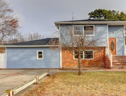  Pinewood Ave, Central Islip NY