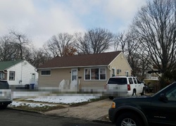 Pre-foreclosure Listing in PENNDALE DR AMITYVILLE, NY 11701