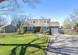 Pre-foreclosure in  APPLE LN Commack, NY 11725