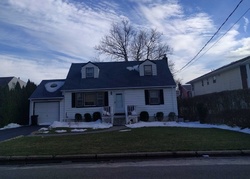 Pre-foreclosure in  POWERHOUSE RD Roslyn Heights, NY 11577
