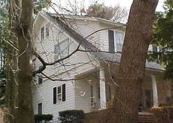 Pre-foreclosure in  HILLSIDE AVE Port Washington, NY 11050