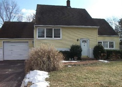 Pre-foreclosure in  PEARTREE LN Huntington Station, NY 11746