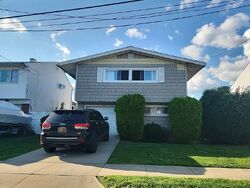 Pre-foreclosure in  MEISTER BLVD Freeport, NY 11520