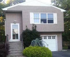 Pre-foreclosure Listing in EXPRESSWAY DR N MEDFORD, NY 11763