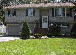 Pre-foreclosure in  EXPRESS DR S Ronkonkoma, NY 11779