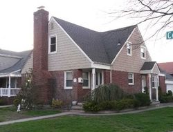 Pre-foreclosure Listing in COLONIAL AVE MINEOLA, NY 11501