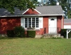  Manor Ln, Bay Shore NY