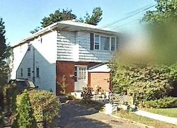 Pre-foreclosure in  NASSAU BLVD New Hyde Park, NY 11040