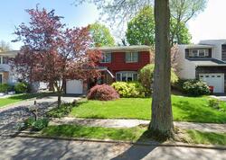 Pre-foreclosure in  LAUREL CT Northport, NY 11768