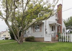 Pre-foreclosure Listing in 255TH ST LITTLE NECK, NY 11363