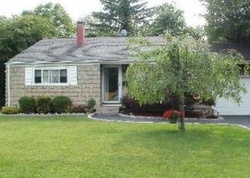 Pre-foreclosure Listing in WATCHILL AVE MEDFORD, NY 11763