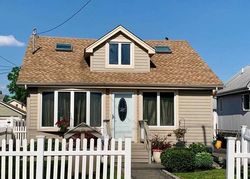  Hewlett Ln, Bellmore NY