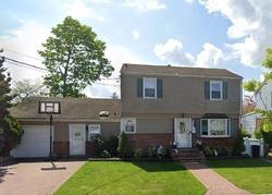 Pre-foreclosure Listing in SALLY RD MINEOLA, NY 11501