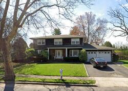 Pre-foreclosure in  GLEASON DR Huntington Station, NY 11746