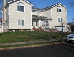 Pre-foreclosure in  LAMPLIGHT LN Huntington Station, NY 11746