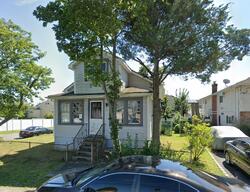 Pre-foreclosure in  MOUND ST Lindenhurst, NY 11757