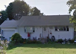 Pre-foreclosure Listing in BAYVIEW AVE BELLPORT, NY 11713