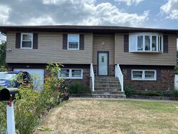 Pre-foreclosure in  SAMMIS AVE Deer Park, NY 11729