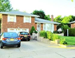  Oakwood Dr, Syosset NY
