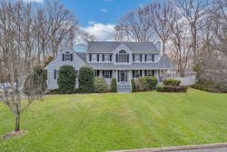Pre-foreclosure in  NIAGARA ST Miller Place, NY 11764