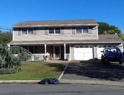 Pre-foreclosure in  FREEDOM CT Babylon, NY 11702