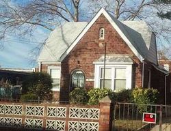 Pre-foreclosure in  231ST ST Springfield Gardens, NY 11413