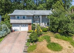 Pre-foreclosure in  BIRCH HL Albertson, NY 11507