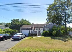 Pre-foreclosure in  10TH ST West Babylon, NY 11704