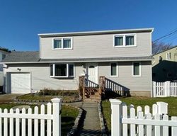 Pre-foreclosure Listing in PIAVE TER LINDENHURST, NY 11757