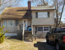 Pre-foreclosure in  PETER PAUL DR West Islip, NY 11795