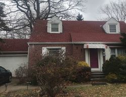 Pre-foreclosure Listing in OXFORD ST ROSLYN HEIGHTS, NY 11577