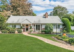 Pre-foreclosure in  THOMPSON DR Bay Shore, NY 11706