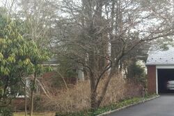 Pre-foreclosure in  ORCHARD MEADOW RD Williston Park, NY 11596